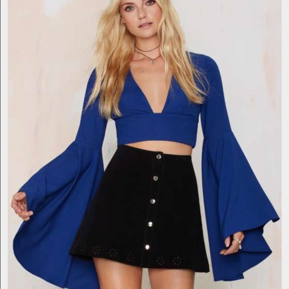Bell sleeve black crop top ▪️ NWOT